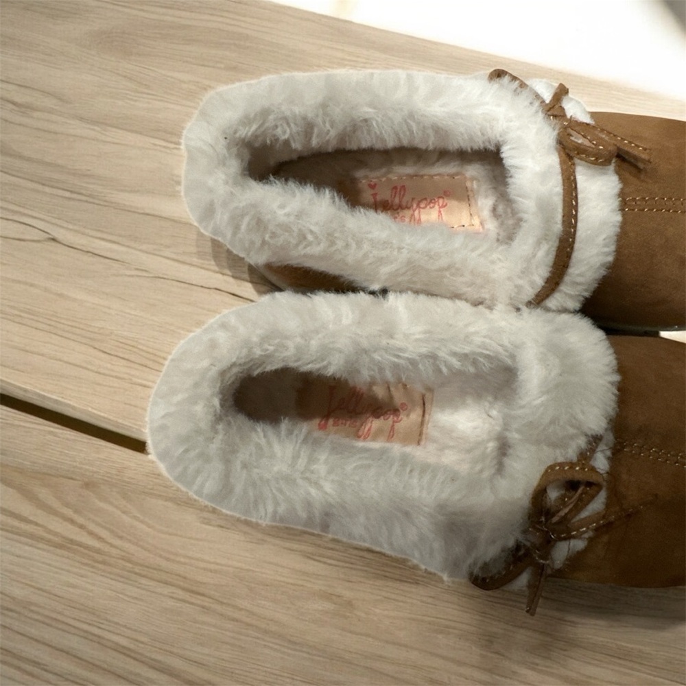 Jellypop Tan Faux Suede Fur-Lined Moccasin Slippers Girls size 11 1/2 - Picture 3 of 4